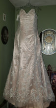 Load image into Gallery viewer, Maggie Sottero &#39;HOLLY 5MC082&#39; wedding dress size-18 NEW
