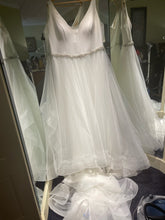 Load image into Gallery viewer, Louvre Couture  &#39;Lilliana &#39; wedding dress size-20 PREOWNED
