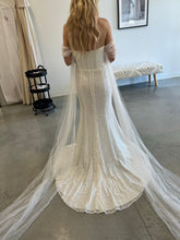 Load image into Gallery viewer, Made With Love &#39;Gia&#39; wedding dress size-08 NEW
