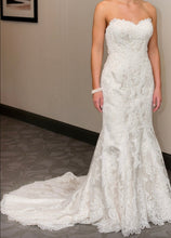 Load image into Gallery viewer, Stella York &#39;Lace &#39; wedding dress size-06 PREOWNED
