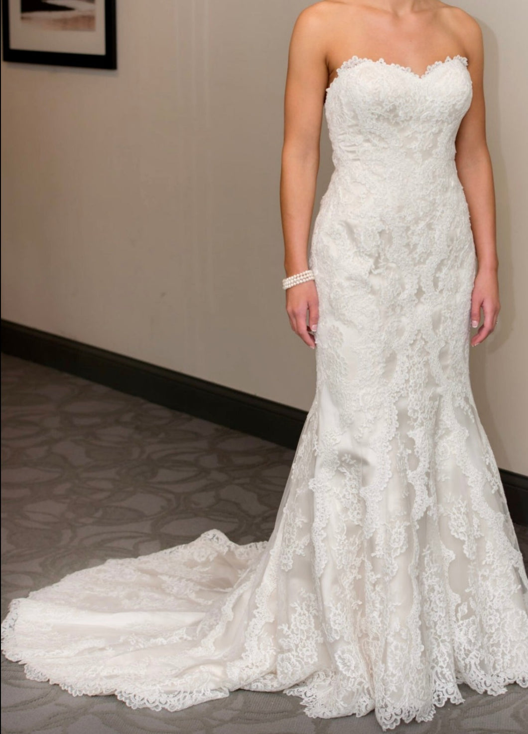 Stella York 'Lace ' wedding dress size-06 PREOWNED