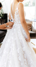 Load image into Gallery viewer, Mark Ingram &#39;Angela&#39; wedding dress size-02 PREOWNED
