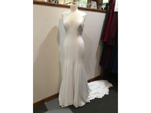 Load image into Gallery viewer, Allure Bridals &#39;3101&#39; size 10 new wedding dress front view on mannequin
