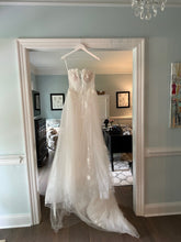 Load image into Gallery viewer, Chic Nostalgia &#39;Dior&#39; wedding dress size-06 NEW
