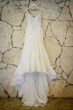 Load image into Gallery viewer, Allure Bridals &#39;C504 - ALLURE COUTURE&#39; wedding dress size-14 PREOWNED
