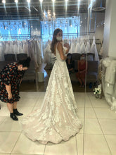 Load image into Gallery viewer, Evie Young  &#39;Raven EY187 &#39; wedding dress size-04 SAMPLE
