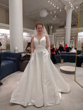 Load image into Gallery viewer, House of Wu &#39;7454&#39; wedding dress size-06 NEW
