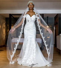 Load image into Gallery viewer, Lauren Elaine  &#39;Genesis &#39; wedding dress size-02 PREOWNED
