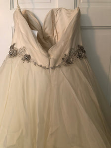 Lazaro '3561' wedding dress size-20 NEW