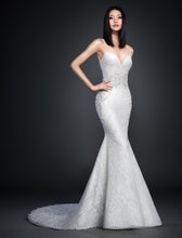 Load image into Gallery viewer, Lazaro &#39;3715&#39; size 6 new wedding dress front view on model
