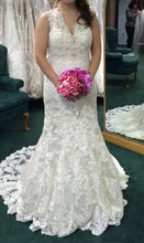 Load image into Gallery viewer, Allure &#39;9104&#39; size 6 new wedding dress front view on bride
