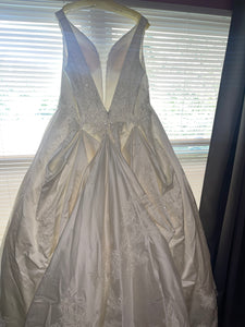 Casablanca '2372' wedding dress size-22W NEW