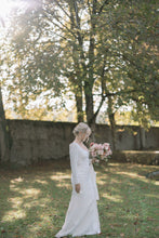 Load image into Gallery viewer, Pronovias &#39;ANTELOPE&#39; wedding dress size-06 PREOWNED
