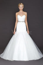 Load image into Gallery viewer, Winnie Couture &#39;Teagan&#39; size 10 used wedding dress front view on model
