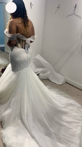 Allure '9719' wedding dress size-16 NEW
