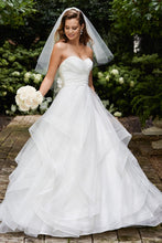 Load image into Gallery viewer, Watters &#39;Selena&#39; size 4 used wedding dress front view on model
