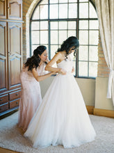 Load image into Gallery viewer, Watters &#39;Ahsan&#39; size 2 used wedding dress side view on bride

