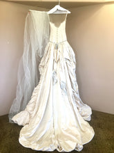 Load image into Gallery viewer, St. Pucchi &#39;Couture&#39; size 2 used wedding dress back view on hanger
