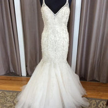 Load image into Gallery viewer, Mori Lee &#39;2823&#39; size 6 used wedding dress front view on mannequin
