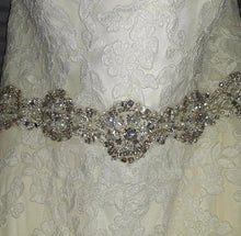 Load image into Gallery viewer, Mori Lee &#39;Lace Sweetheart&#39; size 10 used wedding dress front view close up

