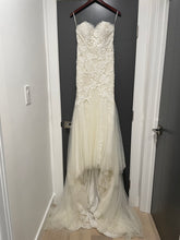 Load image into Gallery viewer, Pronovias &#39;Drimea&#39; wedding dress size-04 PREOWNED
