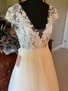 Amsale 'Nouvelle' wedding dress size-08 NEW