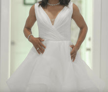 Load image into Gallery viewer, Morilee &#39;Madeline Gardner&#39; wedding dress size-06 PREOWNED
