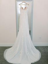 Load image into Gallery viewer, Madeline Gardner &#39;Morilee Collection&#39; wedding dress size-10 PREOWNED
