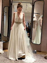 Load image into Gallery viewer, BHLDN &#39;Conrad &#39; wedding dress size-06 NEW
