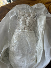 Load image into Gallery viewer, Maison Signore &#39;Deva&#39; wedding dress size-04 NEW
