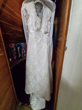 Load image into Gallery viewer, Maggie Sottero &#39;Not sure&#39; wedding dress size-08 PREOWNED

