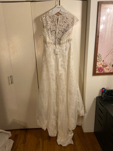 David's Bridal 'T3299' size 14 new wedding dress back view on hanger
