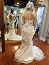 Load image into Gallery viewer, JUSTIN ALEXANDER &#39;99007&#39; wedding dress size-08 NEW
