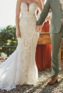 Essense of Australia 'D3308' wedding dress size-06 PREOWNED