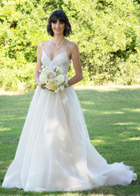Load image into Gallery viewer, Monique Lhuillier &#39;Severine&#39; wedding dress size-04 PREOWNED
