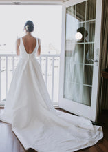 Load image into Gallery viewer, Stella York &#39;6758&#39; size 8 used wedding dress back view on bride
