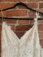 Load image into Gallery viewer, Jenny Yoo &#39;Brianna&#39; wedding dress size-08 NEW

