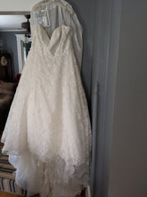 Load image into Gallery viewer, Anne Barge &#39;Amberley &quot;Blue Willow Collection&quot;&#39; wedding dress size-20 PREOWNED

