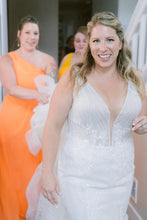 Load image into Gallery viewer, La Premiere &#39;Glenda&#39; wedding dress size-12 PREOWNED
