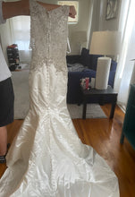 Load image into Gallery viewer, Allure Bridals &#39;9252&#39; wedding dress size-06 NEW
