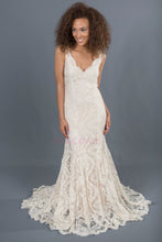 Load image into Gallery viewer, Monique Lhuillier &#39;Scarlet&#39; Chantilly Lace V-Neck
