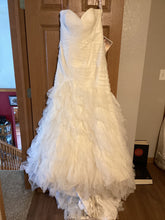 Load image into Gallery viewer, Essense of Australia &#39;B-E8-D1463&#39; wedding dress size-14 PREOWNED
