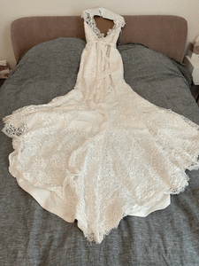 amy kuschel 'Avalon Fleur de Vie' wedding dress size-10 PREOWNED
