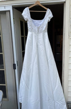 Load image into Gallery viewer, Jasmine Couture Bridal &#39;188&#39; wedding dress size-08 NEW
