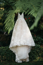 Load image into Gallery viewer, Monique Lhuillier &#39;Maeve&#39; wedding dress size-04 PREOWNED
