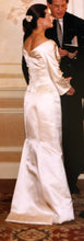 Load image into Gallery viewer,  &#39;Saks Fifth Avenue&#39; wedding dress size-04 PREOWNED
