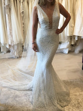 Load image into Gallery viewer, Pronovias &#39;Constellation&#39; wedding dress size-08 PREOWNED
