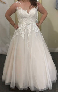 Maggie Sottero 'Olivia' wedding dress size-10 PREOWNED