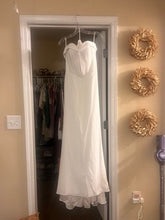 Load image into Gallery viewer, Mikaella &#39;2384&#39; wedding dress size-10 NEW
