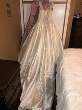 Load image into Gallery viewer, Sottero and Midgley &#39;HUNTINGTON&#39; wedding dress size-12 NEW
